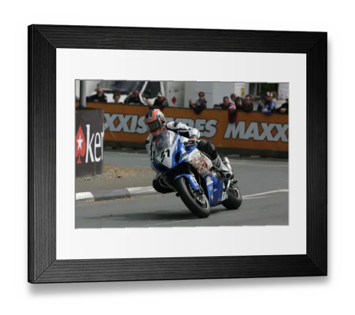 Framed Print : Steven L Thompson (Suzuki) 2010 Senior TT Framed Print : Steven L Thompson (Suzuki) 2010 Senior TT
