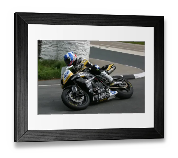 Framed Print : Keith Amor (Honda) 2010 Supersport TT Framed Print : Keith Amor (Honda) 2010 Supersport TT
