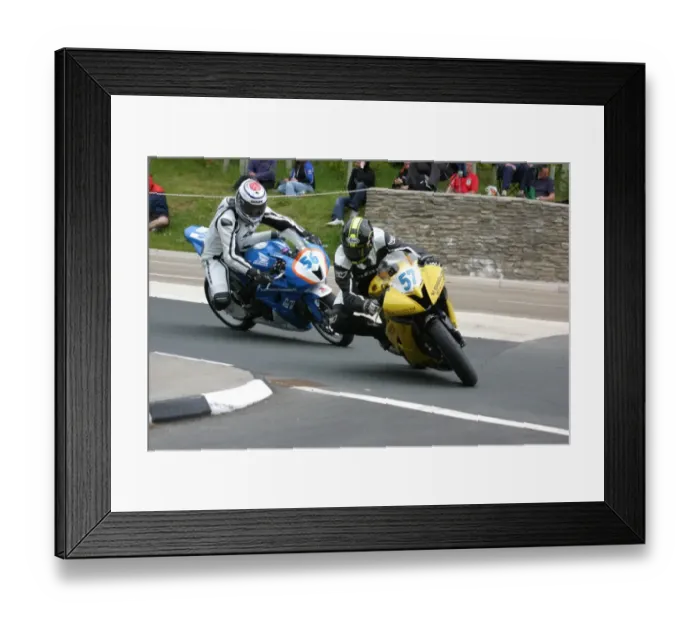 Framed Print : Jim Hodson (Yamaha) and David Johnson (Honda) 2010 Supersport TT Framed Print : Jim Hodson (Yamaha) and David Johnson (Honda) 2010 Supersport TT