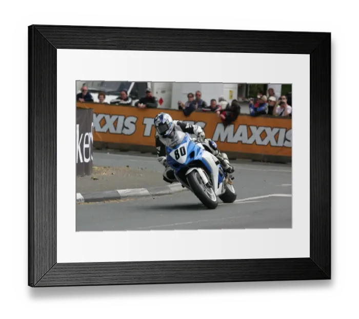 Framed Print : Anthony Czyzewski (Suzuki) 2010 Senior TT Framed Print : Anthony Czyzewski (Suzuki) 2010 Senior TT