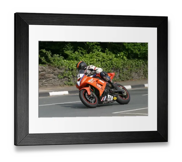 Framed Print : David Hewson (Kawasaki) 2010 Superbike TT Framed Print : David Hewson (Kawasaki) 2010 Superbike TT