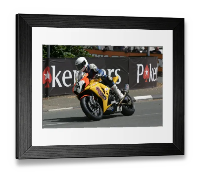 Framed Print : Ian Mackman (Suzuki) 2010 Senior TT Framed Print : Ian Mackman (Suzuki) 2010 Senior TT