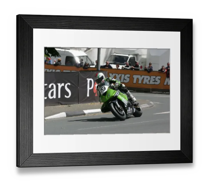 Framed Print : James Hillier (Kawasaki) 2010 Senior TT Framed Print : James Hillier (Kawasaki) 2010 Senior TT