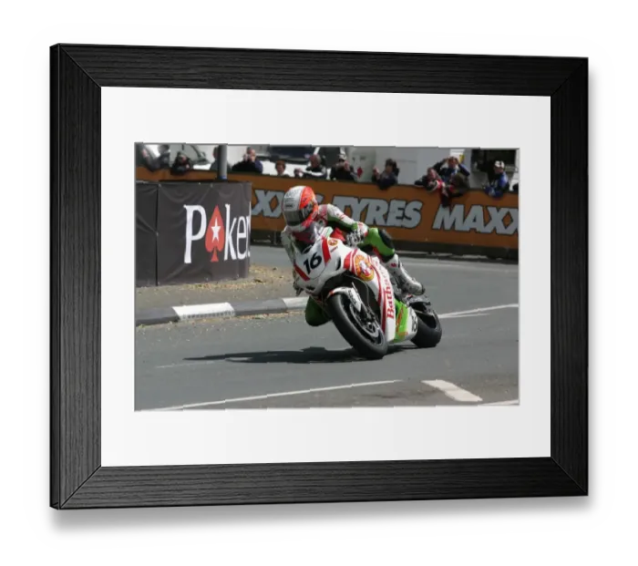 Framed Print : Michael Rutter (Honda) 2010 Senior TT Framed Print : Michael Rutter (Honda) 2010 Senior TT