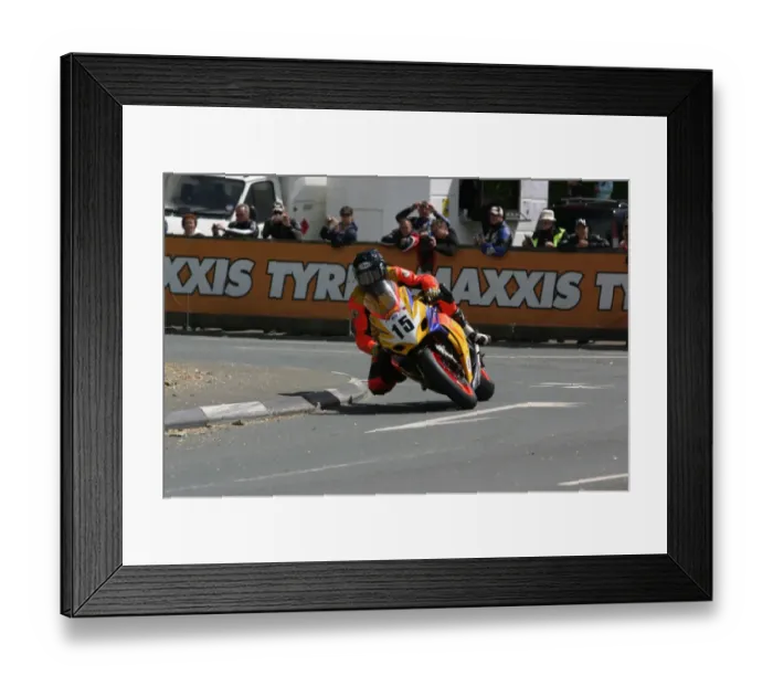 Framed Print : Carl Rennie (Suzuki) 2010 Senior TT