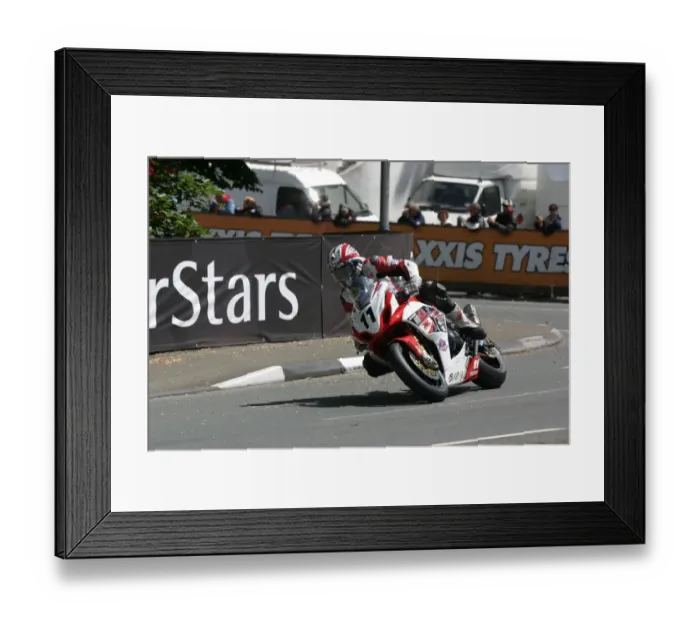Framed Print : Gary Johnson (Suzuki) 2010 Senior TT Framed Print : Gary Johnson (Suzuki) 2010 Senior TT