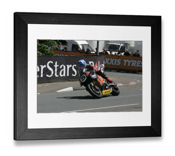 Framed Print : Keith Amor (Honda) 2010 Senior TT