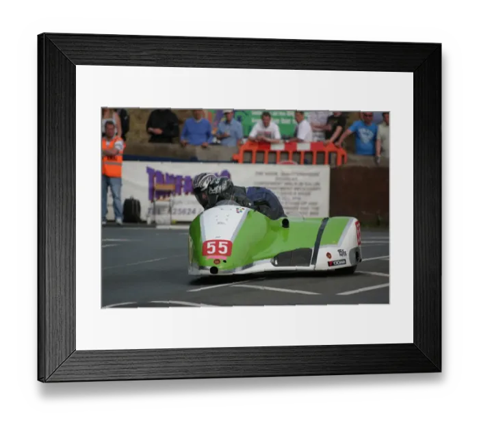 Framed Print : Matt Williams & Jo Williams (MR Equipe Suzuki) 2010 Sidecar A TT Framed Print : Matt Williams & Jo Williams (MR Equipe Suzuki) 2010 Sidecar A TT