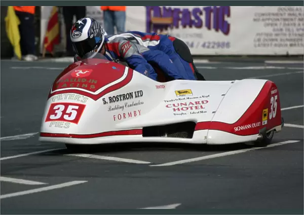 Gary Knight & Dan Knight (Baker Yamaha) 2010 Sidecar A TT