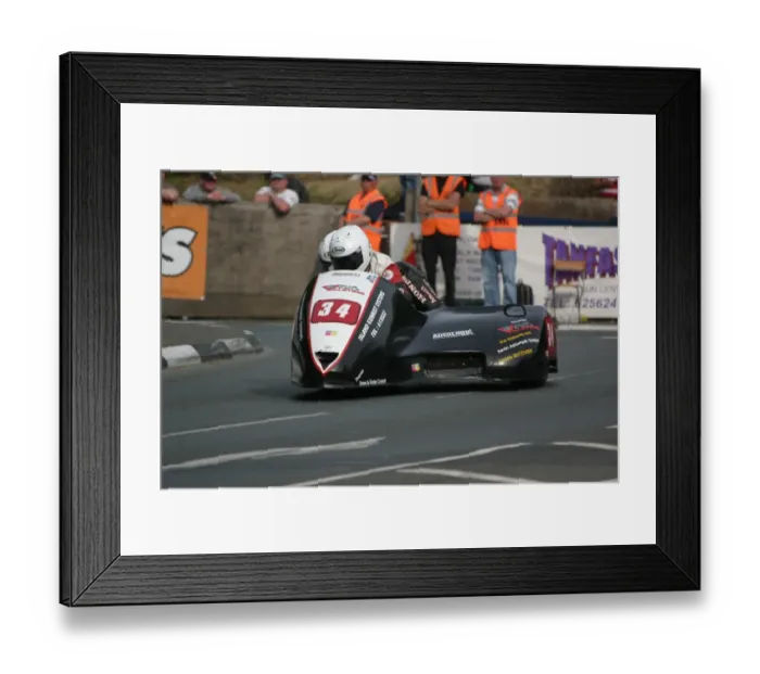 Framed Print : Karl Bennett & Lee Cain (MR Equipe) 2010 Sidecar A TT Framed Print : Karl Bennett & Lee Cain (MR Equipe) 2010 Sidecar A TT