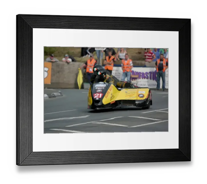 Framed Print : Dylan Lynch & Aaron Galligan (MR Equipe Yamaha) 2010 Sidecar A TT Framed Print : Dylan Lynch & Aaron Galligan (MR Equipe Yamaha) 2010 Sidecar A TT
