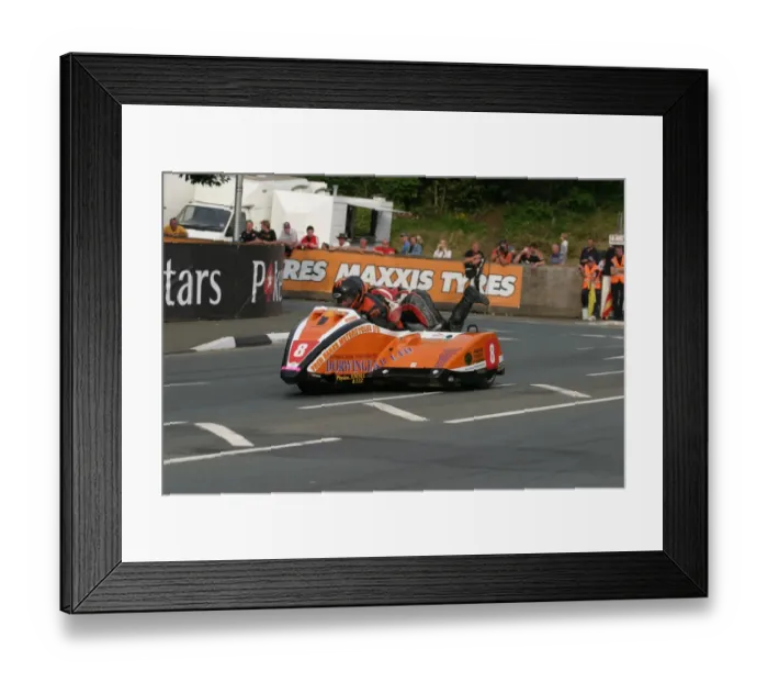 Framed Print : Roy Hanks & Dave Wells (Molyneux Rose Suzuki) 2010 Sidecar A TT Framed Print : Roy Hanks & Dave Wells (Molyneux Rose Suzuki) 2010 Sidecar A TT