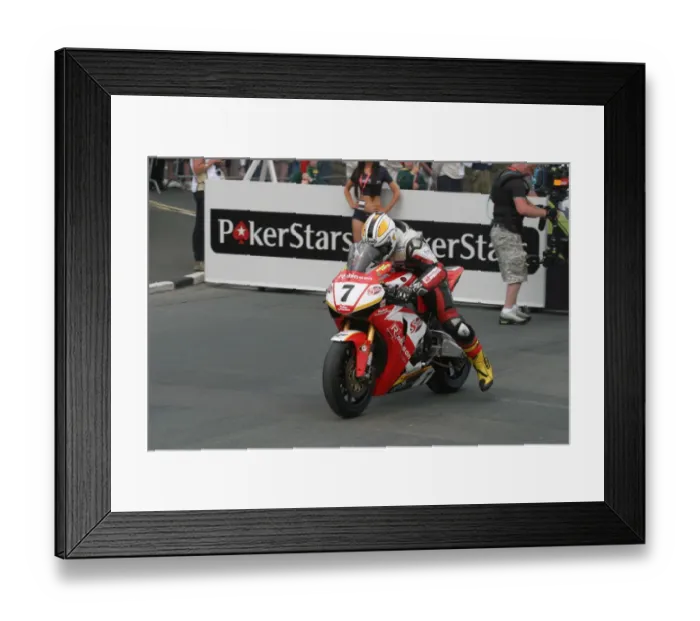 Framed Print : Michael Dunlop (Honda) 2010 Superbike TT