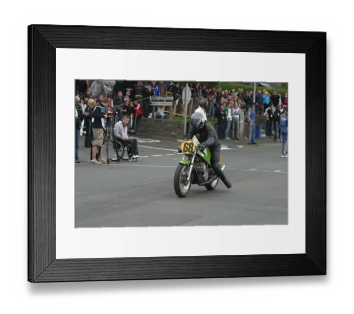 Framed Print : Pat Sproston (Dunstall Kawasaki) 2010 Parade Lap Framed Print : Pat Sproston (Dunstall Kawasaki) 2010 Parade Lap