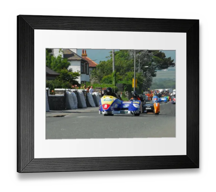 Framed Print : David Hirst & Benjamin Binns (Shelbourne Honda) 2013 Southern 100 Framed Print : David Hirst & Benjamin Binns (Shelbourne Honda) 2013 Southern 100