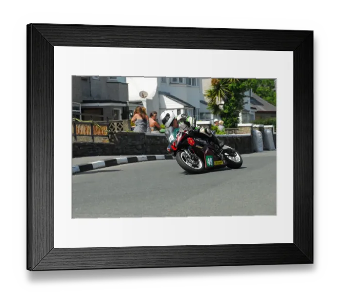 Framed Print : Colin Stephenson (Suzuki) 2013 Southern 100 Framed Print : Colin Stephenson (Suzuki) 2013 Southern 100