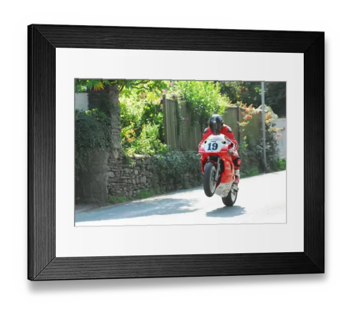 Framed Print : Ryan Kneen (Yamaha) 2013 Formula 1 Classic TT Framed Print : Ryan Kneen (Yamaha) 2013 Formula 1 Classic TT