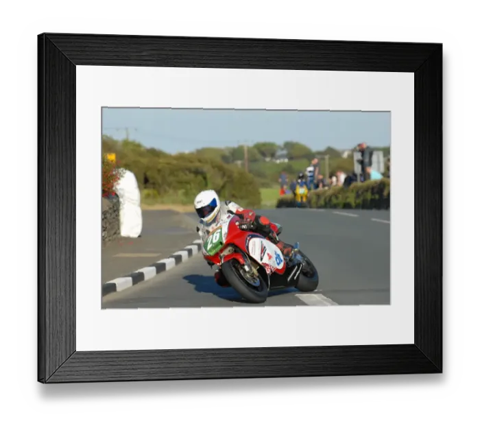 Framed Print : Phil Harvey (Honda) 2011 Southern 100 Framed Print : Phil Harvey (Honda) 2011 Southern 100