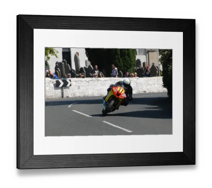 Framed Print : Lee Vernon (Suzuki) 2011 Southern 100 Framed Print : Lee Vernon (Suzuki) 2011 Southern 100