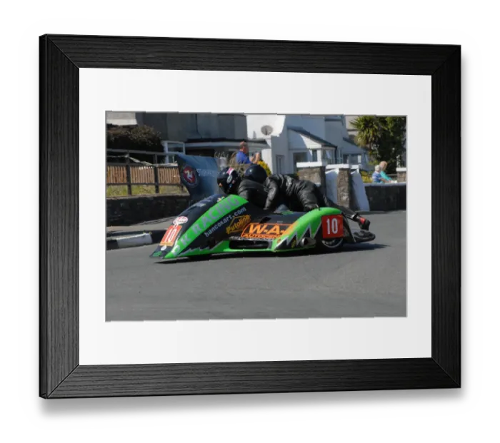 Framed Print : Dave Kimberley & Stu Castles (Ireson Honda) 2011 Southern 100 Framed Print : Dave Kimberley & Stu Castles (Ireson Honda) 2011 Southern 100