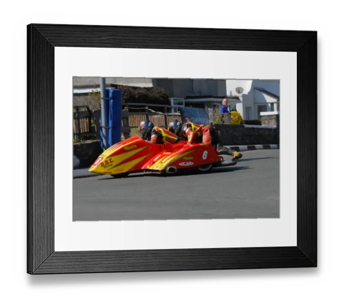 Framed Print : Glyn Jones & Richard Murphy (DSC Suzuki) 2011 Southern 100 Framed Print : Glyn Jones & Richard Murphy (DSC Suzuki) 2011 Southern 100
