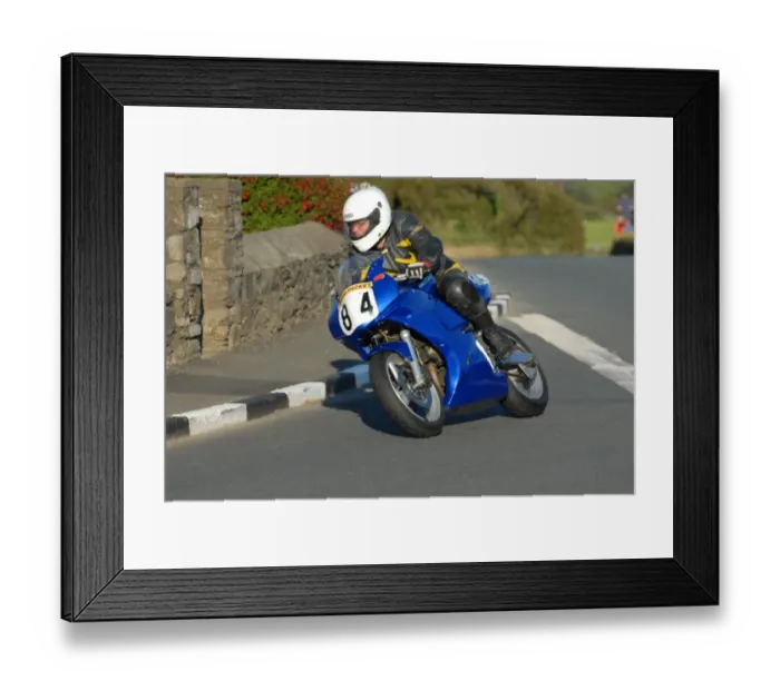 Framed Print : Stuart Noon (Suzuki) 2011 Southern 100 Framed Print : Stuart Noon (Suzuki) 2011 Southern 100