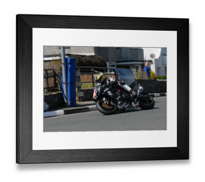 Framed Print : Guy Martin (Suzuki) 2011 Southern 100 Framed Print : Guy Martin (Suzuki) 2011 Southern 100