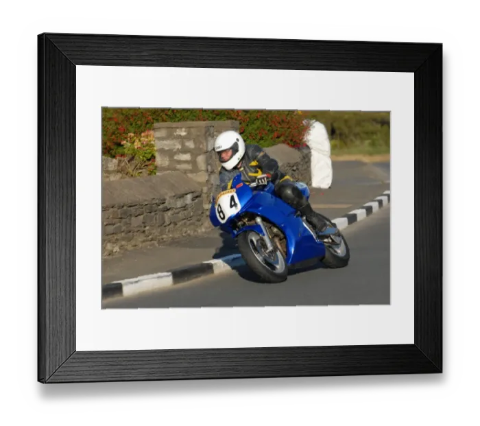 Framed Print : Stuart Noon (Suzuki) 2011 Southern 100 Framed Print : Stuart Noon (Suzuki) 2011 Southern 100