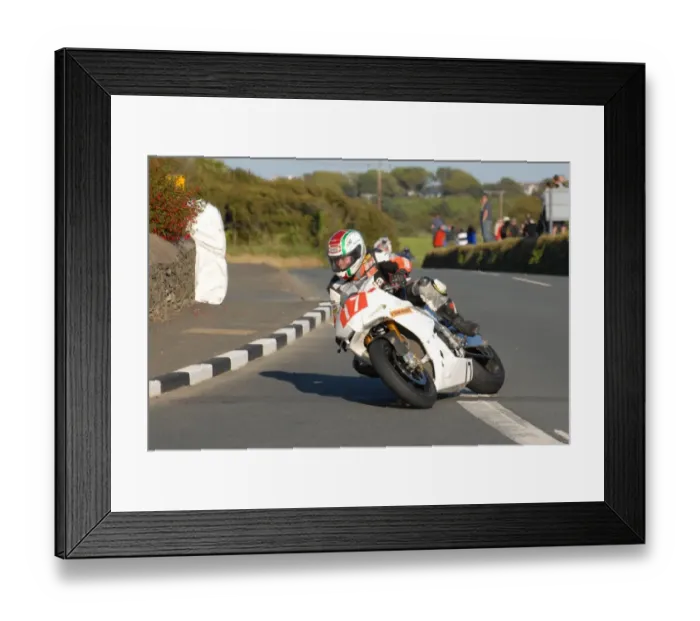 Framed Print : Dave Milling (Aprilia) 2011 Southern 100 Framed Print : Dave Milling (Aprilia) 2011 Southern 100