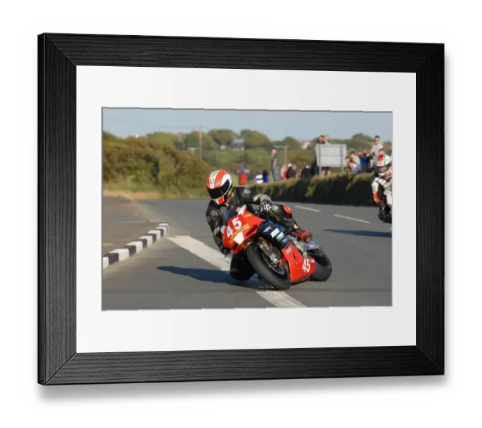 Framed Print : Dave Primrose-Smith (Aprilia) 2011 Southern 100 Framed Print : Dave Primrose-Smith (Aprilia) 2011 Southern 100