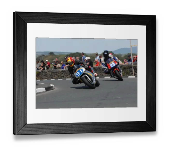 Framed Print : Glenn Harrison (Suzuki) and Jez Hill (Honda) 2011 Southern 100 Framed Print : Glenn Harrison (Suzuki) and Jez Hill (Honda) 2011 Southern 100