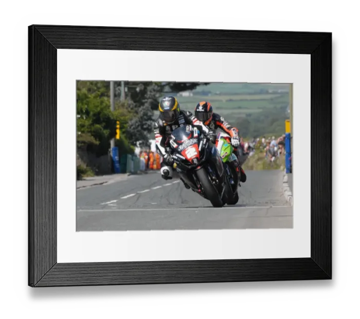 Framed Print : Guy Martin (Suzuki) 2011 Southern 100 Framed Print : Guy Martin (Suzuki) 2011 Southern 100