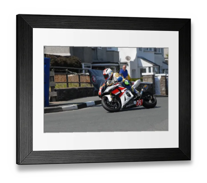 Framed Print : Dennis Booth (Suzuki) 2011 Southern 100 Framed Print : Dennis Booth (Suzuki) 2011 Southern 100