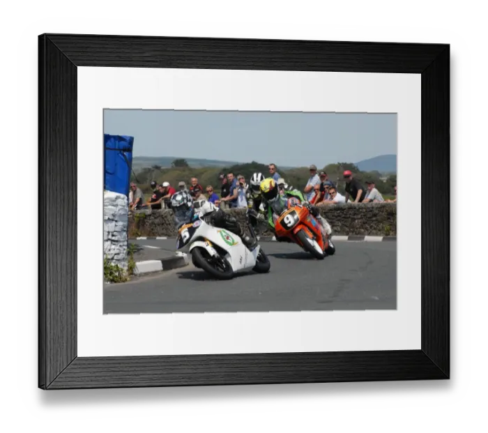 Framed Print : Chris Palmer (Honda) and Ian Lougher (Honda) 2011 Southern 100 Framed Print : Chris Palmer (Honda) and Ian Lougher (Honda) 2011 Southern 100