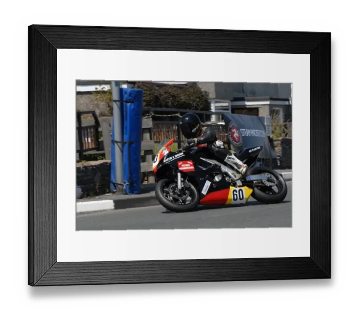 Framed Print : Billy Cummins (Suzuki) 2011 Southern 100 Framed Print : Billy Cummins (Suzuki) 2011 Southern 100