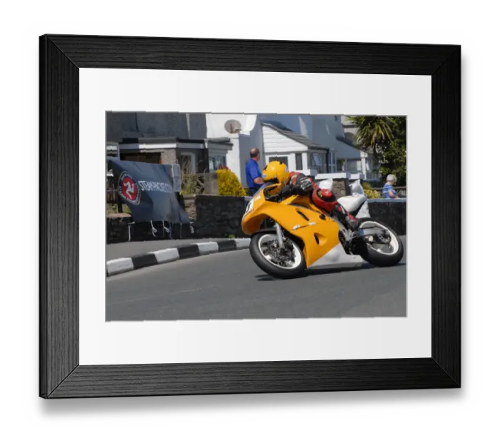 Framed Print : Dave Moffitt (Suzuki) 2011 Southern 100 Framed Print : Dave Moffitt (Suzuki) 2011 Southern 100
