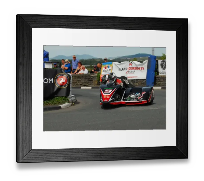 Framed Print : Darren Hope & Lenny Bumfrey (DMR Honda) 2016 Southern 100 Framed Print : Darren Hope & Lenny Bumfrey (DMR Honda) 2016 Southern 100