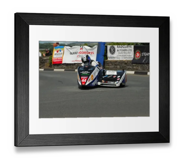Framed Print : Karl Bennett & Lee Cain (Suzuki) 2016 Southern 100 Framed Print : Karl Bennett & Lee Cain (Suzuki) 2016 Southern 100