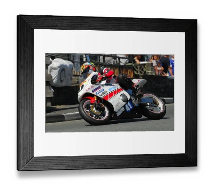Framed Print : Dave Taylor (Yamaha) 2016 Southern 100
