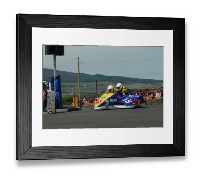 Framed Print : David Hirst & Aaron Galligan (Shelbourne Honda) 2016 Southern 100 Framed Print : David Hirst & Aaron Galligan (Shelbourne Honda) 2016 Southern 100