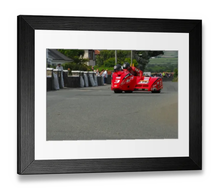 Framed Print : Dave Molyneux & Dan Sayle (Honda DMR) 2016 Southern 100 Framed Print : Dave Molyneux & Dan Sayle (Honda DMR) 2016 Southern 100