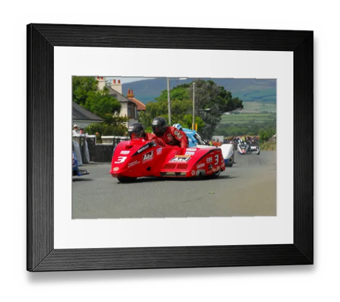 Framed Print : Dave Molyneux & Dan Sayle (Honda DMR) 2016 Southern 100 Framed Print : Dave Molyneux & Dan Sayle (Honda DMR) 2016 Southern 100