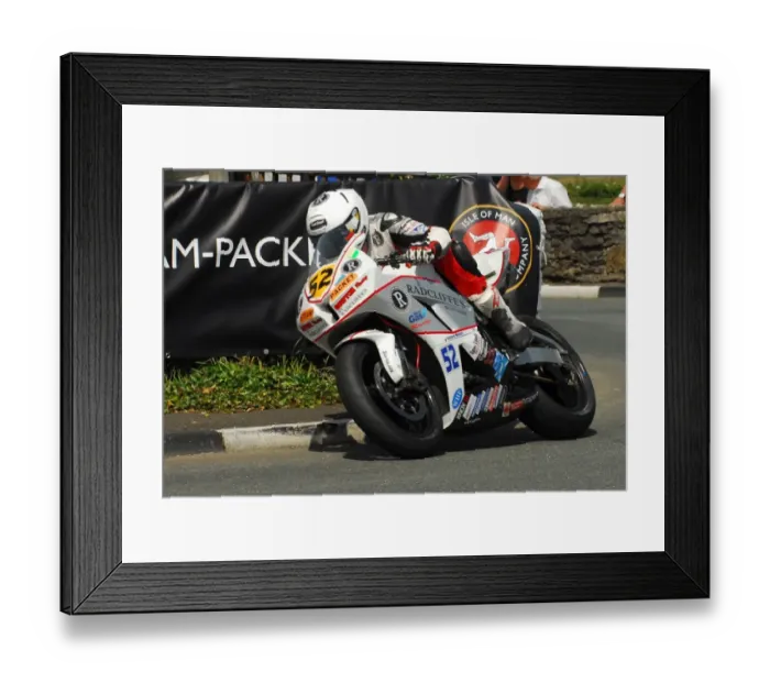 Framed Print : James Cowton (Yamaha) 2016 Southern 100 Framed Print : James Cowton (Yamaha) 2016 Southern 100