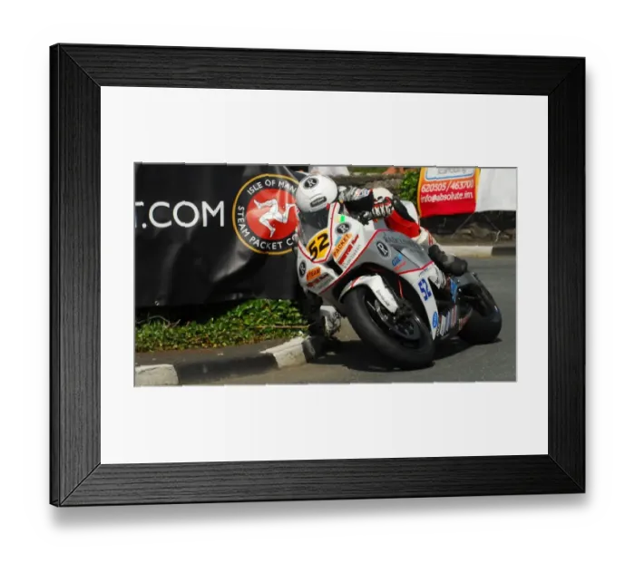 Framed Print : James Cowton (Yamaha) 2016 Southern 100