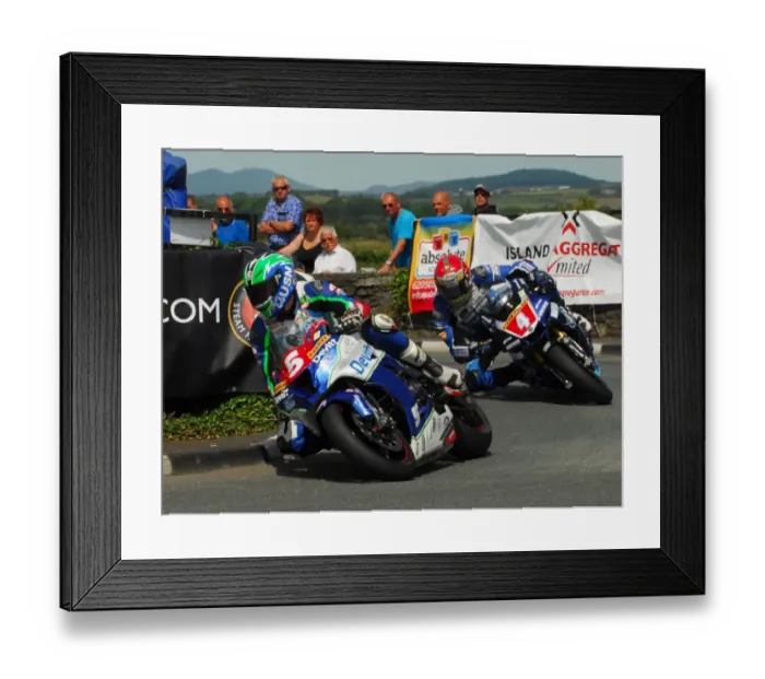 Framed Print : Ivan Lintin (Kawasaki) and Dan Kneen (Yamaha) 2016 Southern 100 Framed Print : Ivan Lintin (Kawasaki) and Dan Kneen (Yamaha) 2016 Southern 100
