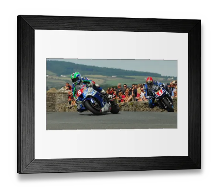Framed Print : Ivan Lintin (Kawasaki) and Dan Kneen (Yamaha) 2016 Southern 100 Framed Print : Ivan Lintin (Kawasaki) and Dan Kneen (Yamaha) 2016 Southern 100