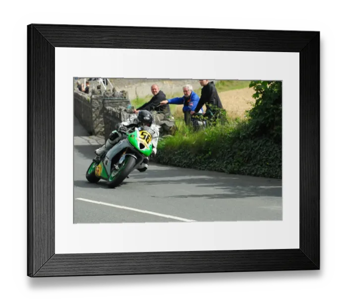 Framed Print : Kevin Barsby (Triumph) 2016 Southern 100 Framed Print : Kevin Barsby (Triumph) 2016 Southern 100