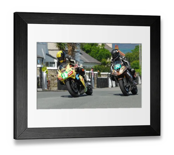 Framed Print : Jordan McFerran (Kawasaki) and Anthony Leach (Suzuki) 2016 Southern 100 Framed Print : Jordan McFerran (Kawasaki) and Anthony Leach (Suzuki) 2016 Southern 100