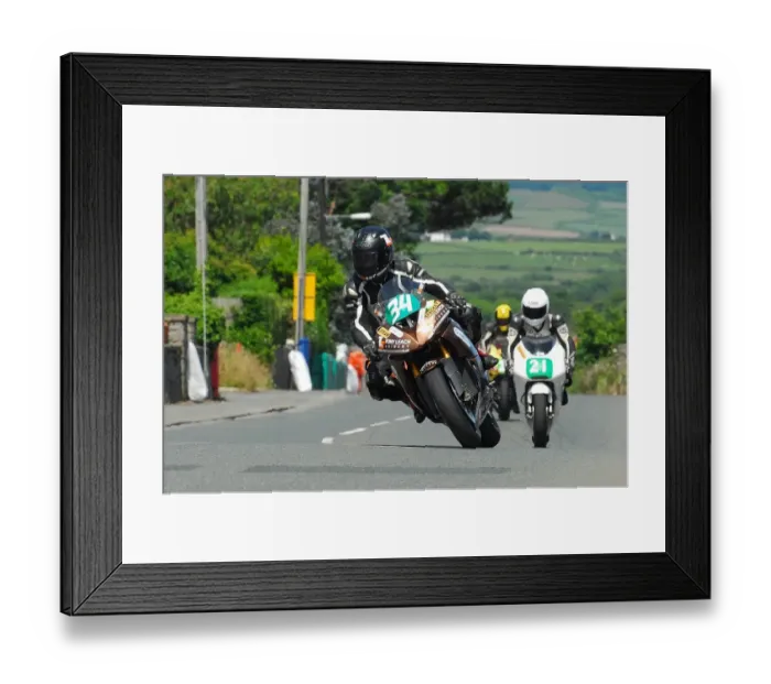 Framed Print : Anthony Leach (Suzuki) 2016 Southern 100 Framed Print : Anthony Leach (Suzuki) 2016 Southern 100