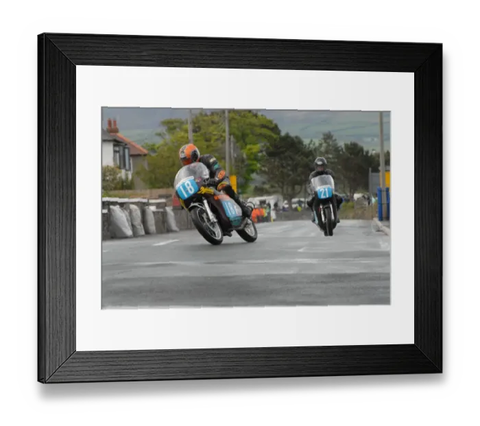 Framed Print : Alec Whitwell (Honda) and Steve Gibbs (Drixton Honda) 2007 Pre TT Classic Framed Print : Alec Whitwell (Honda) and Steve Gibbs (Drixton Honda) 2007 Pre TT Classic
